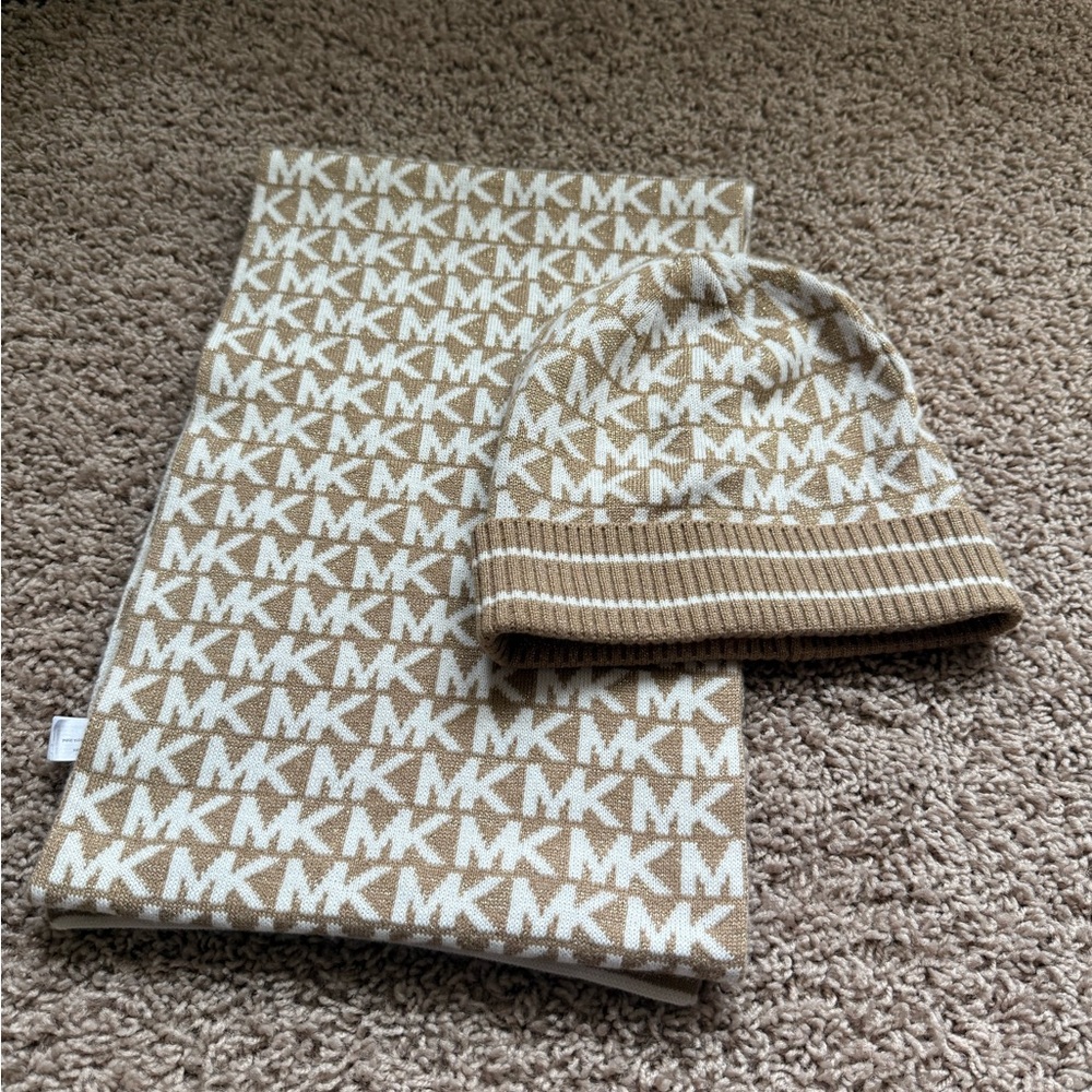 Michael Michael Kors Beanie and Scarf Set